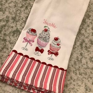 You & Me Valentines Day Cupcake Designer Kitchen Towels Set of 2 NWT Cotton